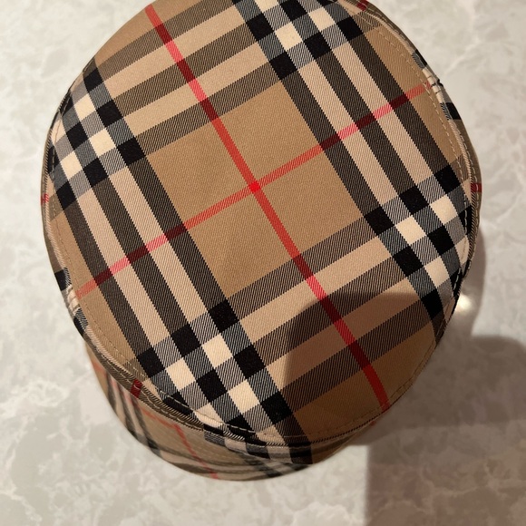 BURBERRY BUCKET HAT NEW - Picture 2 of 3